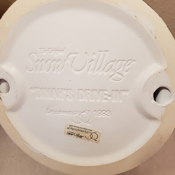 Dept 56: Dinah's Drive In- Snow Village Series;  1993 Retired 1996 - Picture 6 of 10